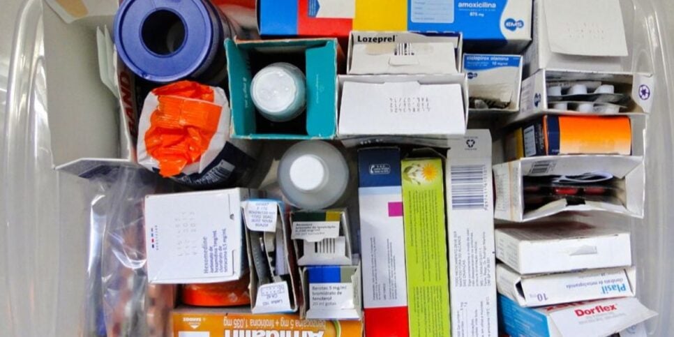 O ideal é manter os medicamentos nas caixas originais para evitar deixar passar o prazo de validade (Foto Reprodução/Blog)