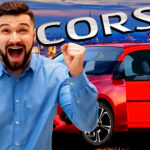 Nova geração do Corsa é lançada em país e motoristas já podem comprar (Foto Reprodução/Montagem/Lennita/Tv Foco/Canva/OLX/AutoPapo/)