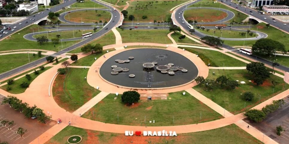 http://www.otvfoco.com.br/wp-content/uploads/2015/05/Daniela-Mercury.jpg