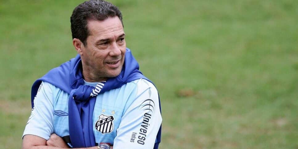 Luxemburgo trabalhou com Fabinho no Santos (Reprodução: Santos/Divulgação)