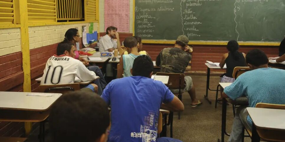 Professores, Salário Mínimo, CLT