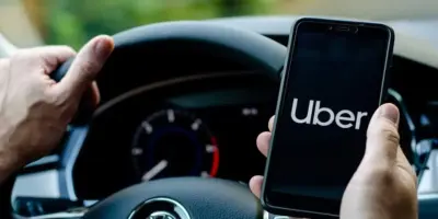 Conta bancária jorrando dinheiro e adeus CLT: Como ganhar mais dinheiro sendo motorista da Uber em 3 passos