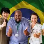 Trabalhadores comemoram chegada do 13º salário antecipado (Foto Reprodução/Montagem/Lennita/Tv Foco/Canva)