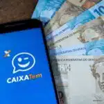Cofre, dinheiro e aplicativo Caixa Tem (Foto: Reprodução / Pronatec / Canva / Montagem TV Foco)