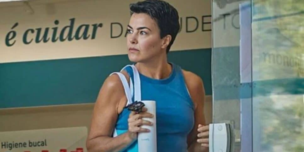 Ana Paula Arósio foi flagrada em uma farmácia de São Paulo durante uma campanha (Foto: Reprodução / Instagram)