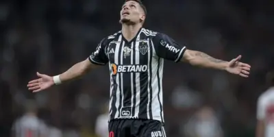 R$327M e Milito em choque: Saída de Paulinho do Atlético-MG é exigida diante de vexame contra o Juventude