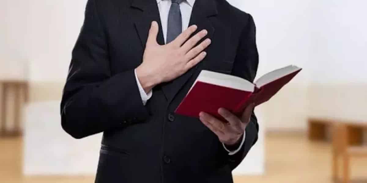Pastor http://www.otvfoco.com.br/wp-content/uploads/2015/05/Daniela-Mercury.jpg
