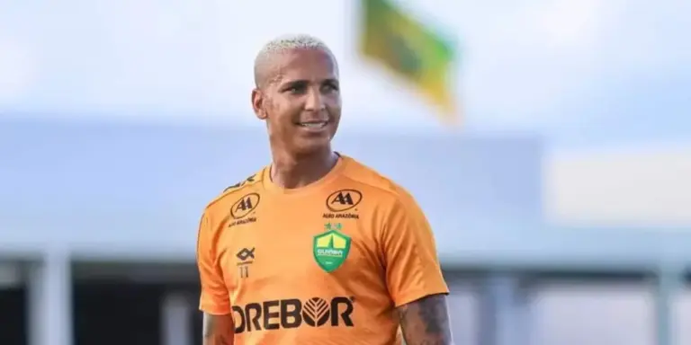 Nova casa aos 33: Deyverson esnoba contratação em SP e está de malas prontas para fechar com gigante da Série A Nova casa aos 33: Deyverson esnoba contratação em SP e está de malas prontas para fechar com gigante da Série A