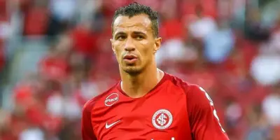 R$ 65 milhões: Quentinha para chegada de Leandro Damião no Internacional chega voando e atinge Roger Machado