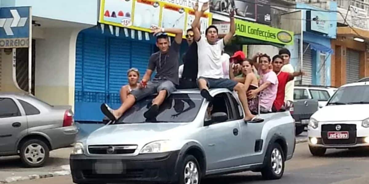 http://tvfoco.uai.com.br/wp-content/uploads/2015/05/Daniela-Mercury.jpg