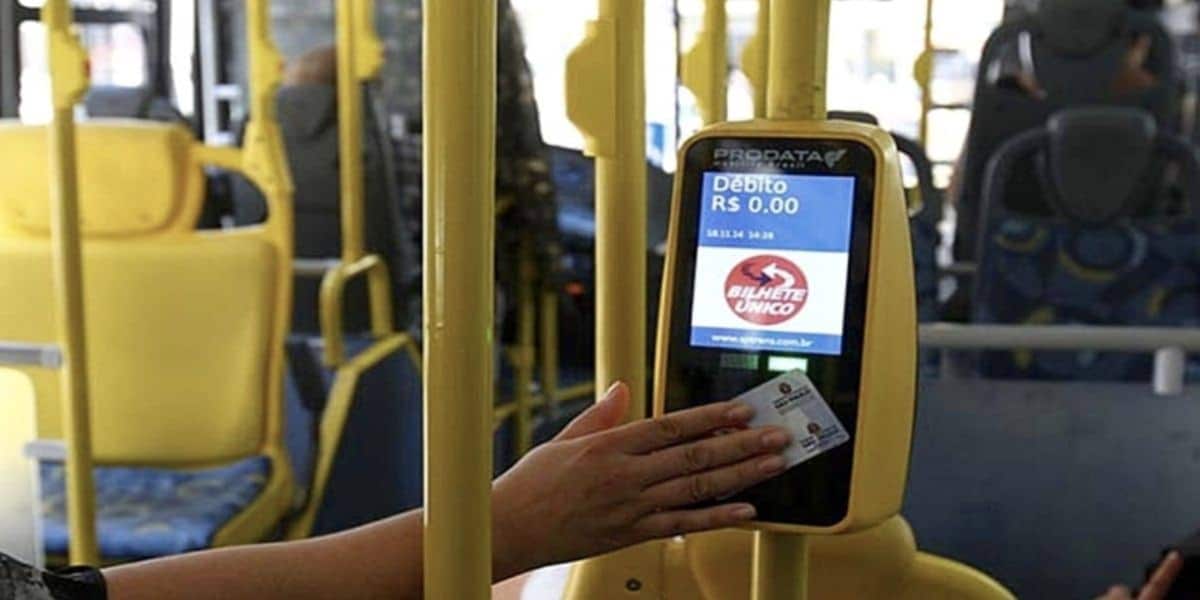 vale-transporte http://tvfoco.uai.com.br/wp-content/uploads/2015/05/Daniela-Mercury.jpg