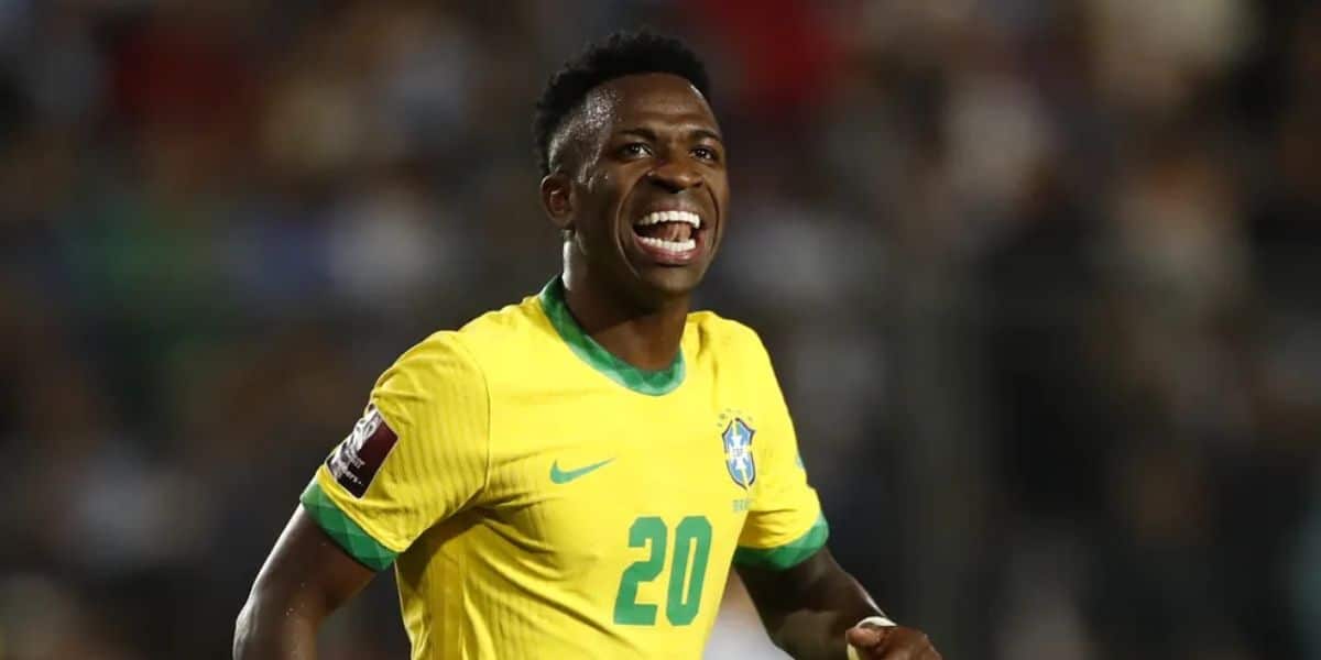 Vinicius Jr já vestiu por diversas vezes a camisa do Brasil (Reprodução: Agustin Marcarian/Reuters)