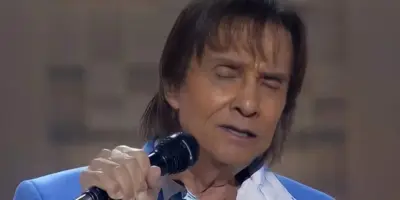 O abandono de palco de Roberto Carlos após abraçar estrela da Globo e banho de 2h em camarim: “Fui embora”