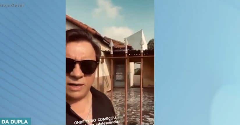 Chitãozinho mostrando por vídeo parte da casa aonde morou na região da Vila Alpina - Zona Leste de São Paulo (Foto Reprodução/Record)