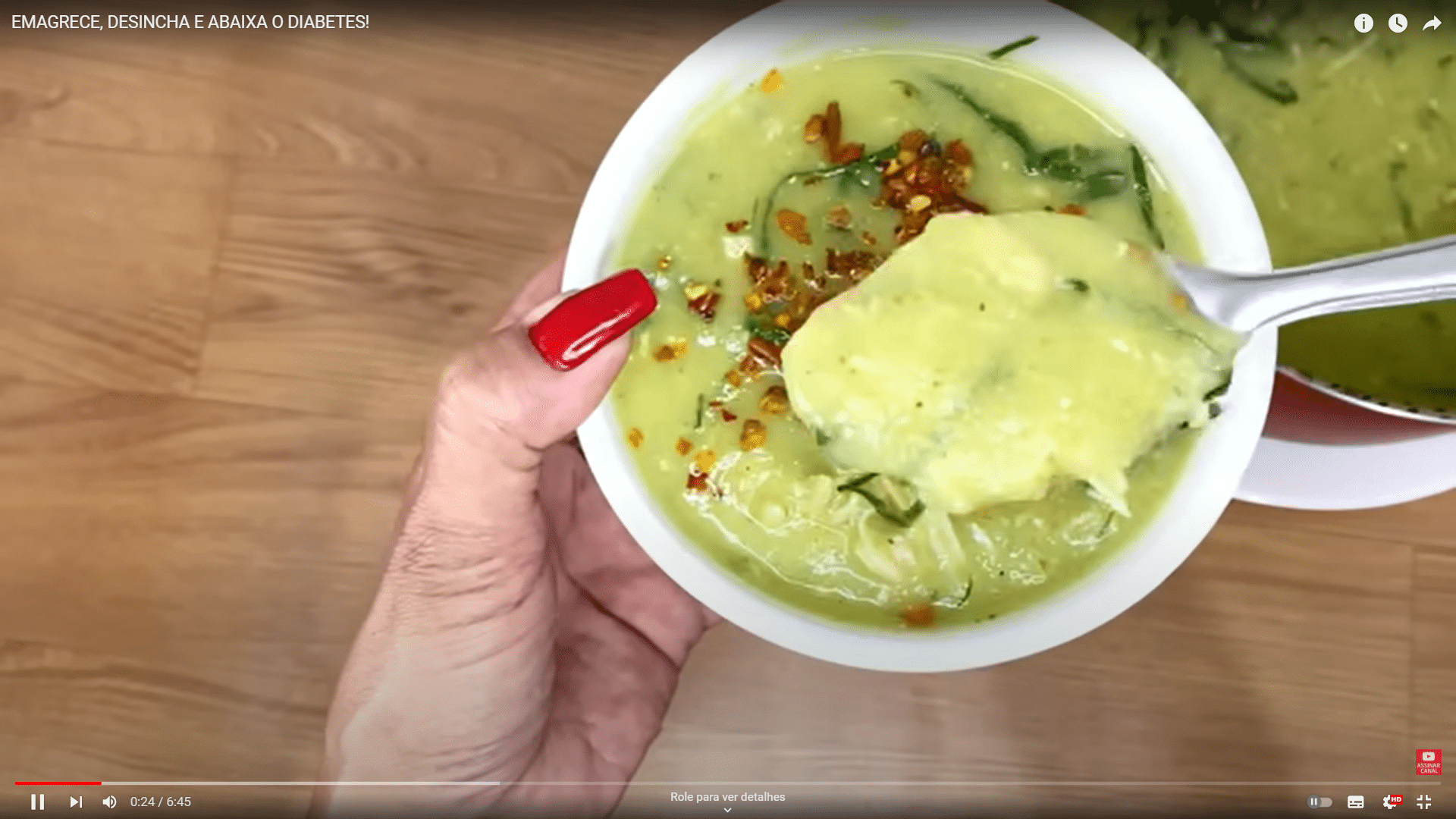 Caldo verde para abaixar a diabetes e emagrecer (Foto: Reprodução/ YouTube - Receitas Low Carb para Diabéticos)