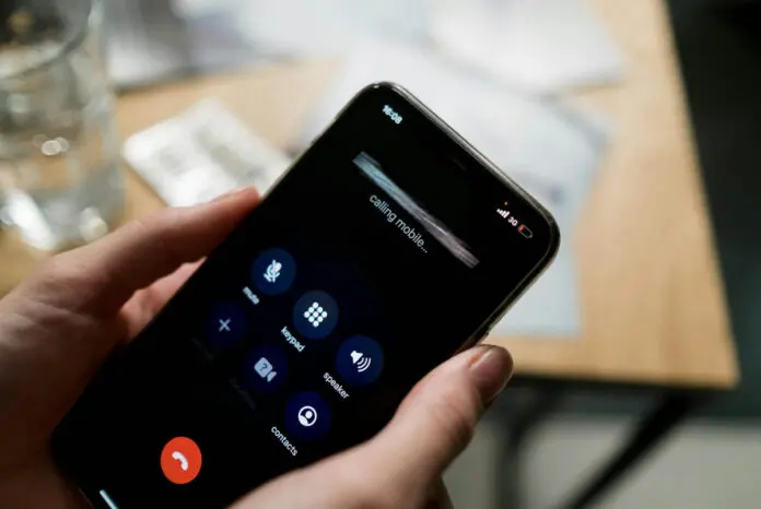 Entenda porque algumas chamadas caem assim que atende http://tvfoco.uai.com.br/wp-content/uploads/2015/05/Daniela-Mercury.jpg