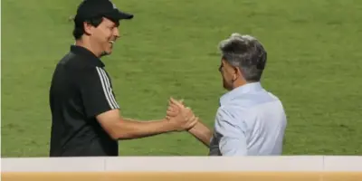 Substituto de Renato Gaúcho: Guerra bate martelo no Grêmio e quentinha de contratação de Diniz chega voando
