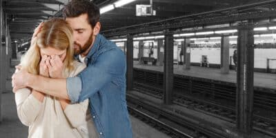 Ilustração metrô abandonado e homem e mulher tristes (Fotos: Reproduções / Canva)