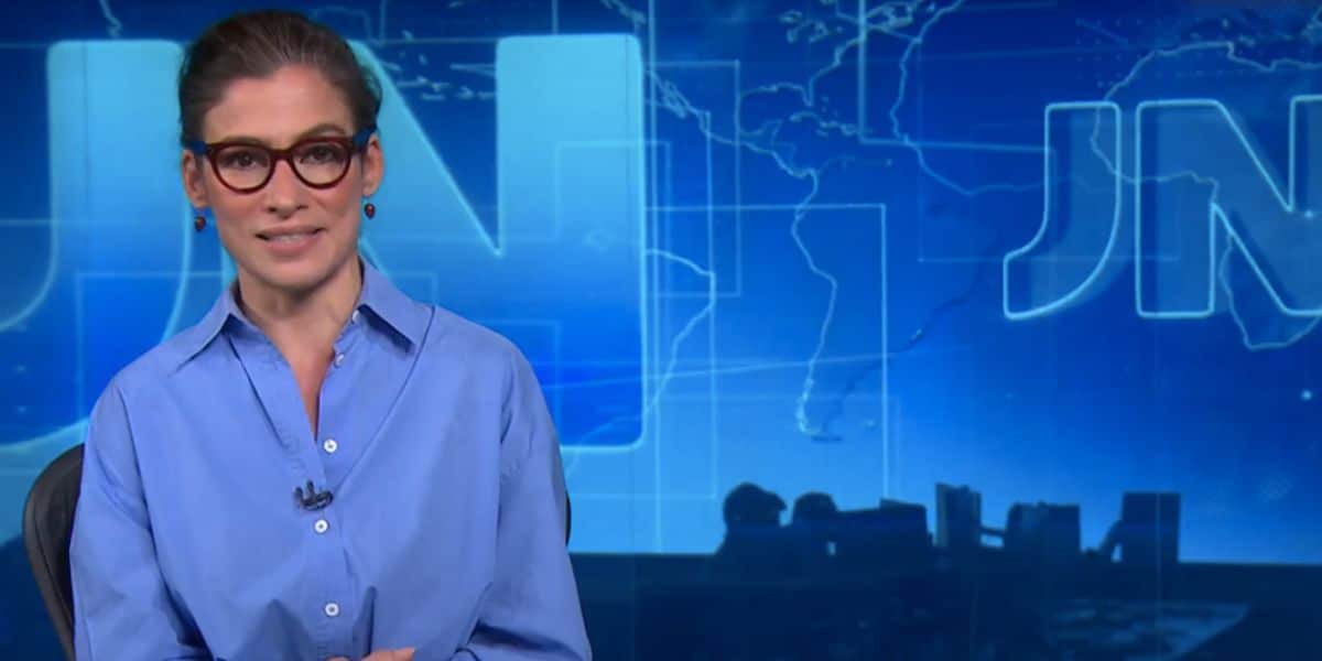 Renata Vasconcellos é âncora no Jornal Nacional da Globo (Foto: Reprodução / Globo)