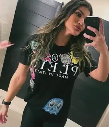 Vendedora vem sendo vista com Belo (Foto: Reprodução/Instagram)