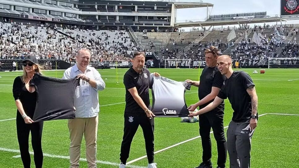 O famoso presidente de futebol do Timão anuncia novo patrocínio (Foto: Rafael Dantas)