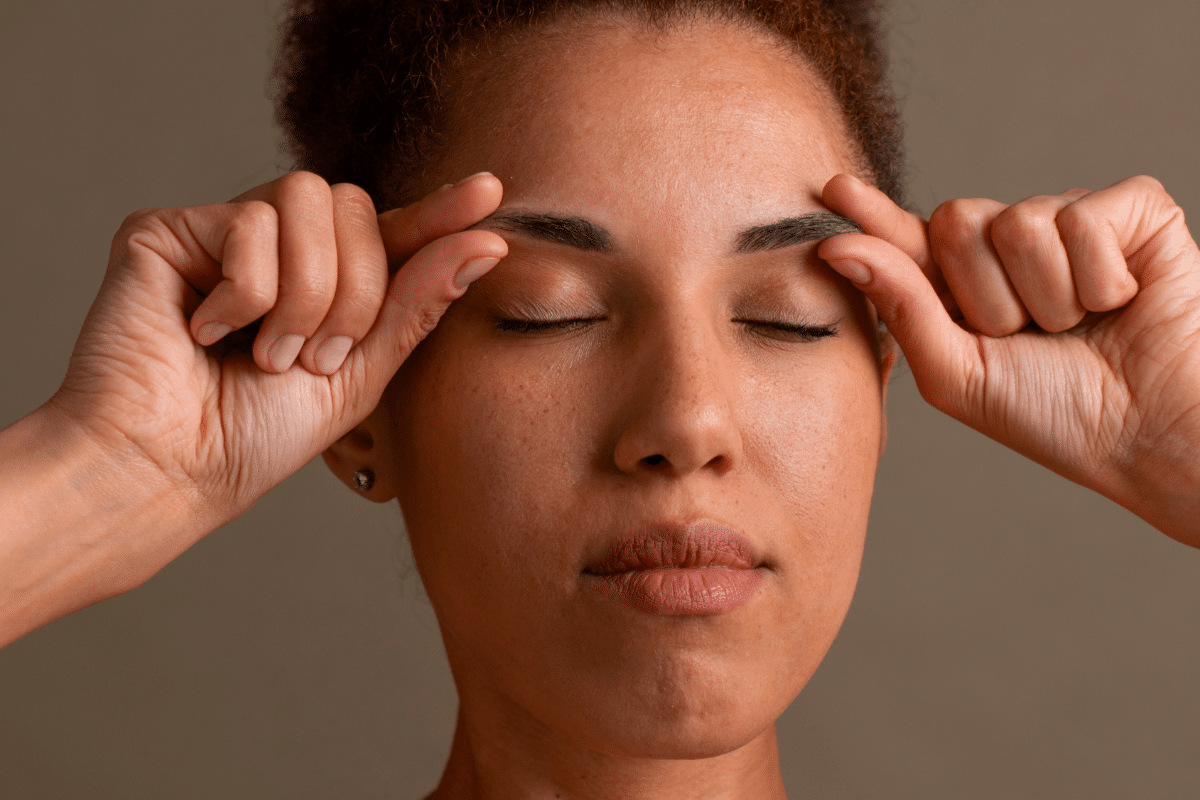 Massagens faciais podem alinhar os traços e trazer uma boa harmonização (Foto Reprodução/Internet)