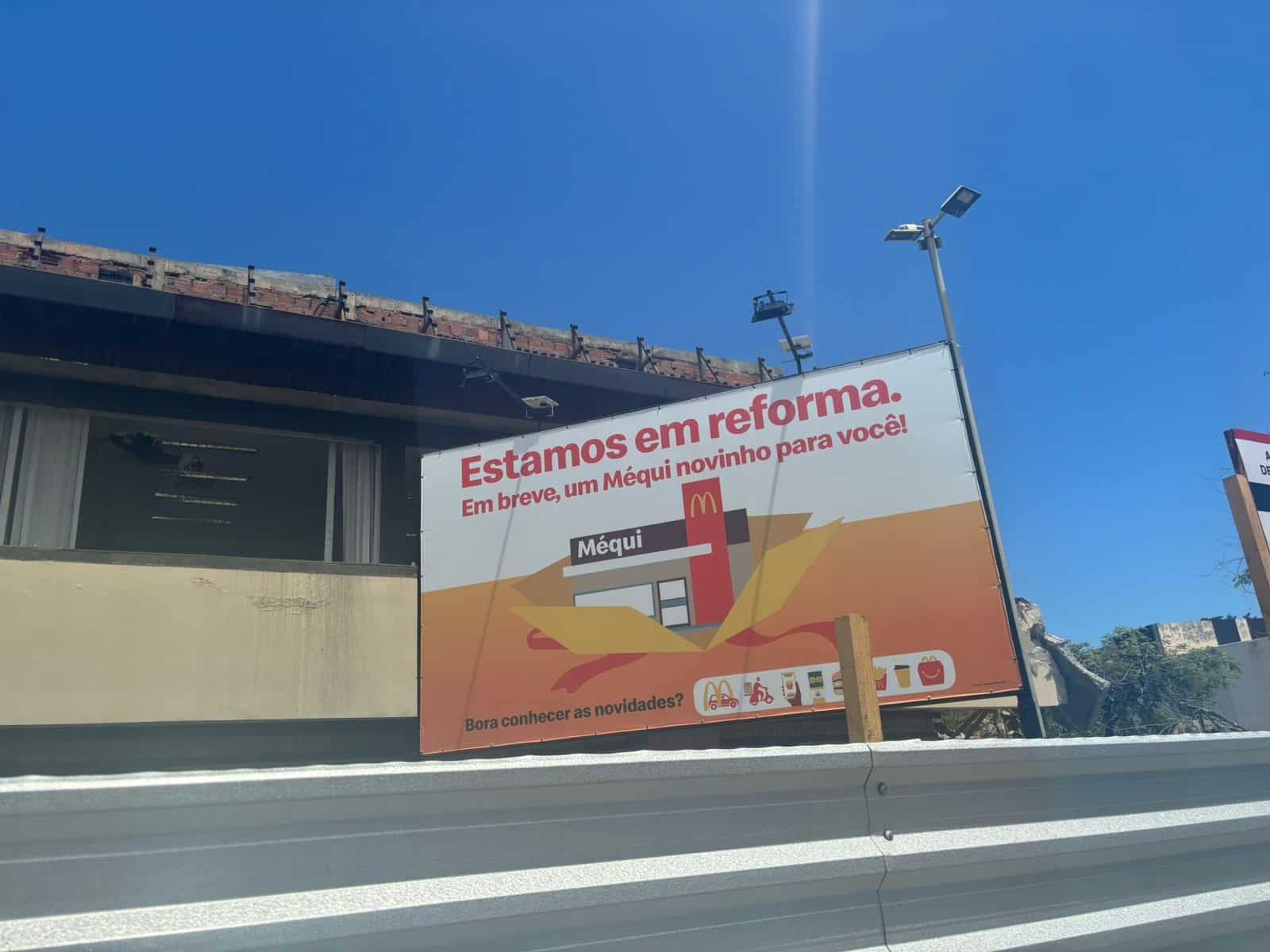 Anúncio de reformas no local da unidade do Mc Donald's Rio Vermelho (Foto Reprodução/Internet)