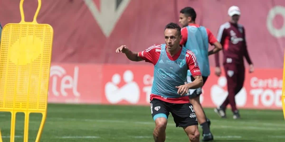 Rafinha deve fazer seus últimos meses como jogador de futebol profissional no São Paulo (Reprodução: Rubens Chiri)