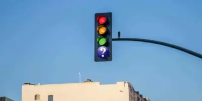 Semáforo de 4 cores: Desvendada verdade sobre virada no trânsito com alerta máximo a motoristas