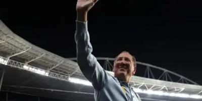 Atacante de R$24M e +2 pra jogar com Almada: Textor confirma 3 reforços no Botafogo pra ser campeão