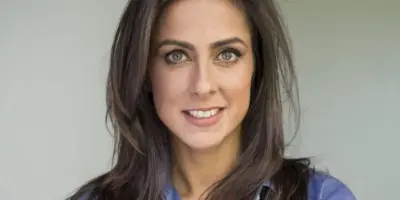 Fotos íntimas de Carol Barcellos com âncora da Globo que era casado com melhor amiga dela são expostas