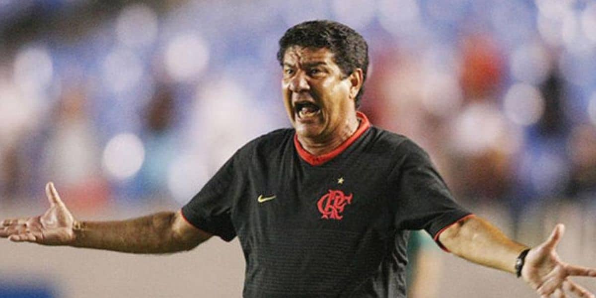 Joel Santana como técnico do Flamengo Joel Santana como técnico do Flamengo (Foto: Julio Cesar Guimarães)