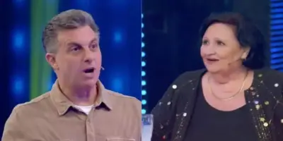 Luciano Huck perde o chão em situação com Dona Déa no Domingão e não se contém: “Eu tô suando”