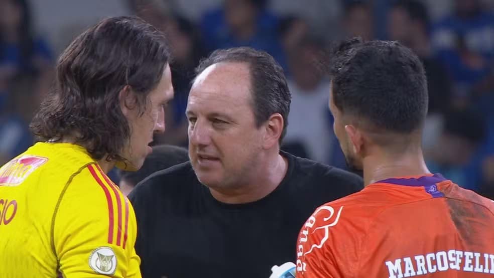 Rogério Ceni e Cássio conversando (Foto: Reprodução/ Internet)