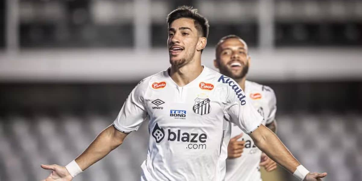 Pedrinho não vestirá a camisa do Santos em 2024 (Reprodução: Raul Baretta)