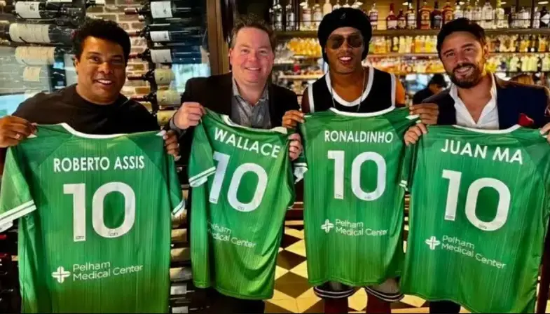 Ronaldinho virou dono do Greenville Triumph, dos Estados Unidos - Foto: Internet