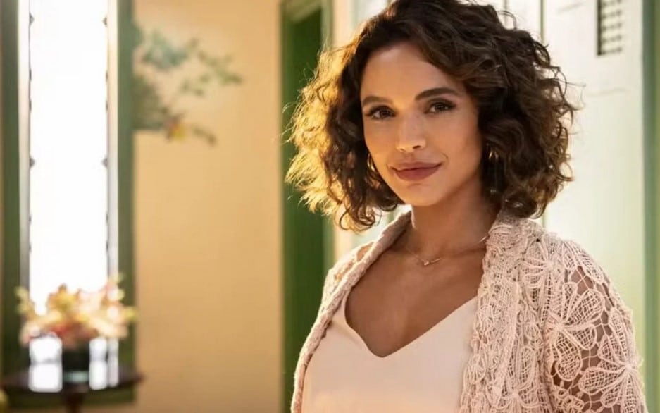 Xaviera (Giovana Cordeiro) em No Rancho Fundo; ela teve um 'final feliz' em Mar do Sertão (Foto: Reprodução / Fábio Rocha / Globo)