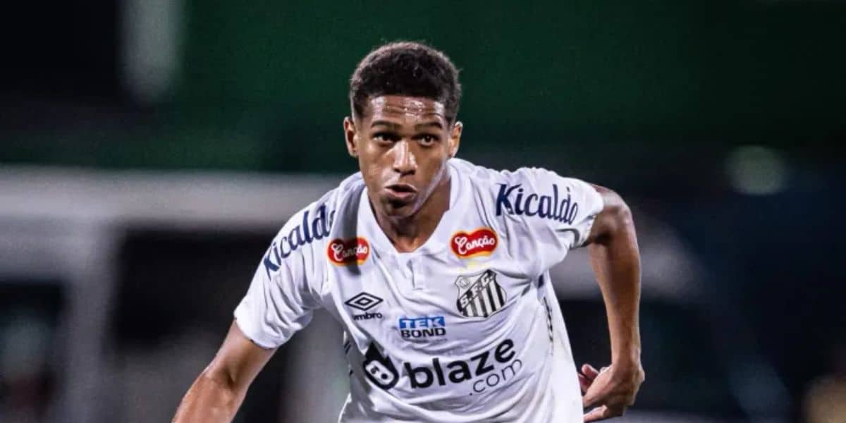 Lateral-esquerda de futebol Souza, do Santos, está na mira do Tricolor (Foto: Raul Baretta/ Santos FC)