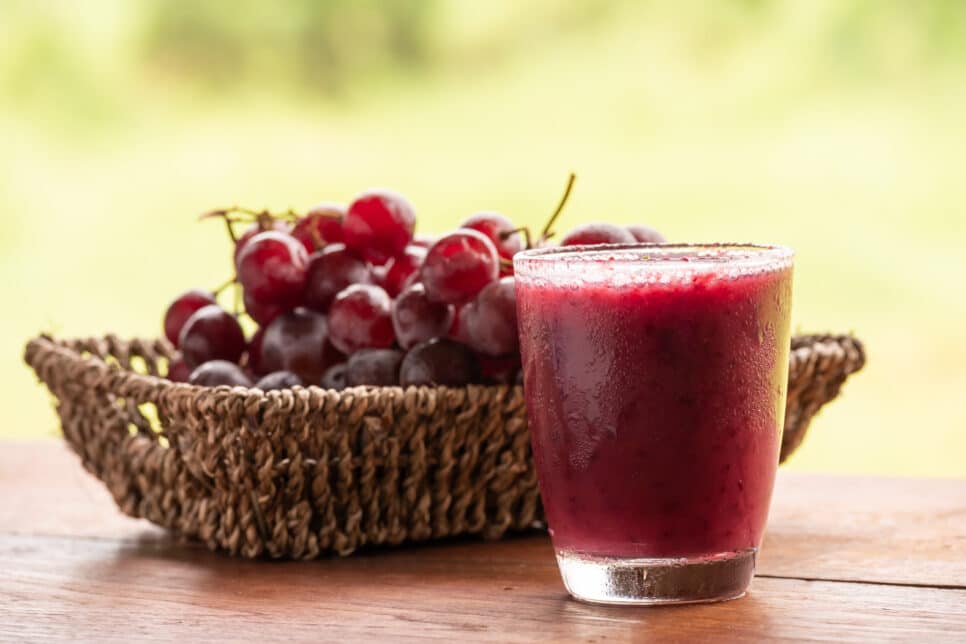 Suco de uva ajuda a combater o colesterol alto (Foto: Reprodução/ Internet)