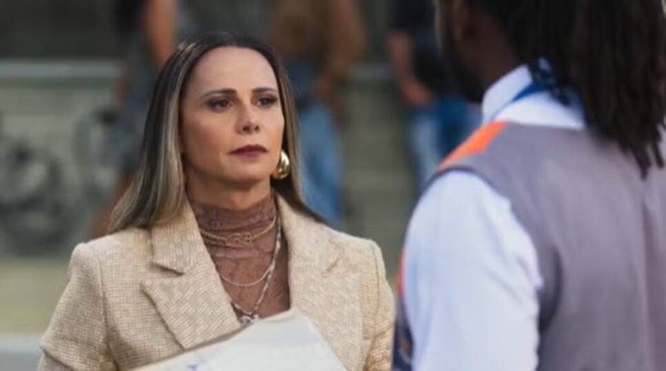 Rosana não vai com a cara de Jão e quer afastá-lo de Nando (Foto: Reprodução/ TV Globo)