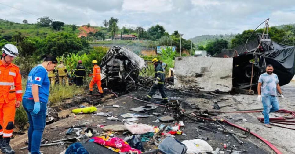 Acidente na BR-116, em Minas Gerais. Foto: Divulgação/Corpo de Bombeiros