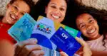 Bolsa Família é turbinado com extras e atende milhares de famílias (Foto: Reprodução/Montagem/Lennita/Tv Foco/Canva/GOV)