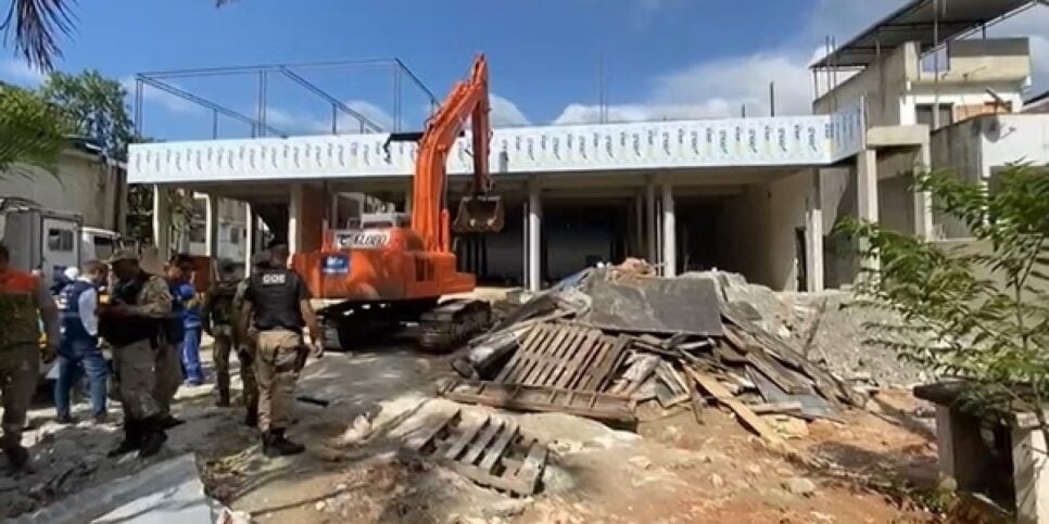 Shopping da milícia sendo destruído no Rio de Janeiro - Foto: Internet