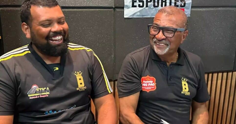 Batinho, ao lado do filho Raphael, com quem trabalhava no projeto Betinho Talentos (Reprodução Facebook)