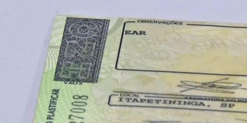 A sigla EAR identificada na CNH no setor de observações (Reprodução: Internet)
