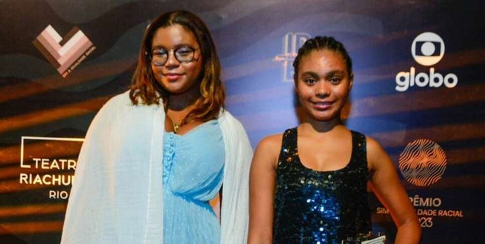 Maria e Laura recebem psicografia da mãe (Foto: Reprodução/ AgNews)