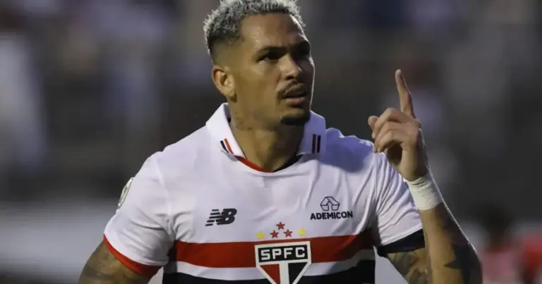 Dorival Jr em festa: São Paulo confirma 2 reforços para jogo decisivo contra o Boca Juniors Dorival Jr em festa: São Paulo confirma 2 reforços para jogo decisivo contra o Boca Juniors
