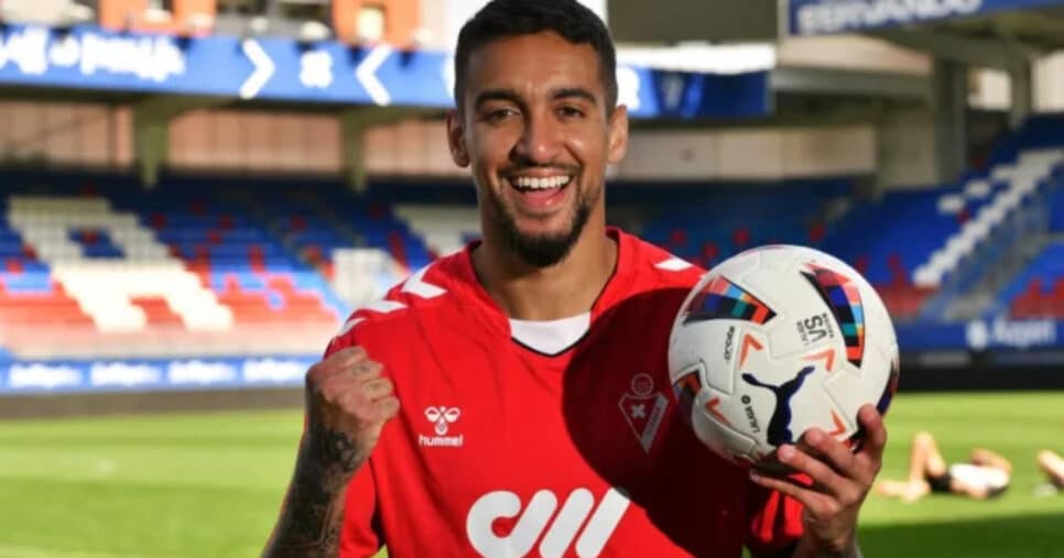 Matheus Pereira no Eibar (Foto: Divulgação Eibar)