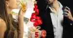 Mulher e homem usando perfumes no Natal (Foto: Reprodução / Canva / Montagem TV Foco)
