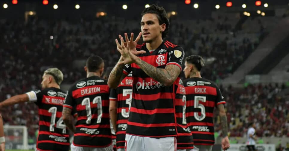 Pedro vai ganhar dupla no Flamengo (Foto: Thiago Ribeiro/AGIF)